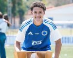 Jovem de 17 anos estreia como titular pelo Cruzeiro em jogo oficial do Campeonato Brasileiro