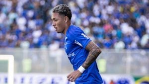 Artur Jorge aponta alternativas para a lateral-esquerda do Cruzeiro na ausência de Rojas