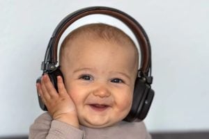 Estudo revela que bebês reconhecem padrões musicais aos três meses de idade