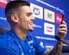 Gabriel Pec se emociona ao receber mensagem de torcedor mirim durante apresentação no Cruzeiro