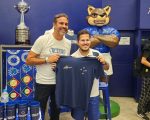 Artur Jorge apresenta nova linha de camisas do Cruzeiro em parceria com a Giocatore