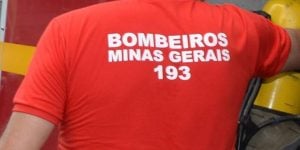 Motorista embriagado colide com poste na avenida Silva Lobo, em Belo Horizonte