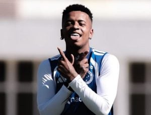 Arroyo avança na recuperação de lesão e participa de treino do Cruzeiro