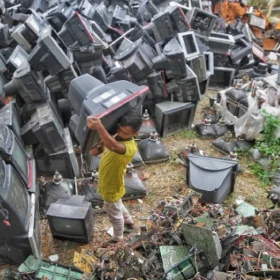 Sest Senat incentiva descarte de lixo eletrônico em Divinópolis e instala ecoponto