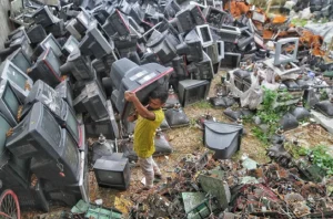 Sest Senat incentiva descarte de lixo eletrônico em Divinópolis e instala ecoponto