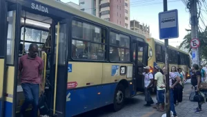 Prefeitura cobra explicações após nova falha em elevador de ônibus em Divinópolis