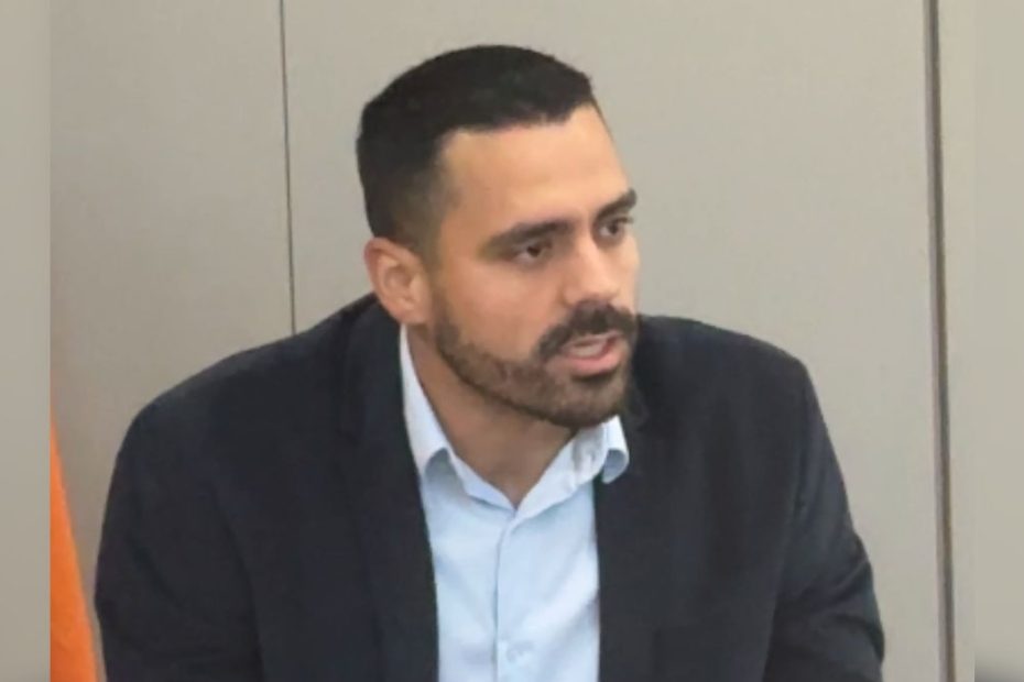 Secretário de Fazenda Gabriel Vivas durante coletiva sobre a reforma da previdência do Diviprev em Divinópolis