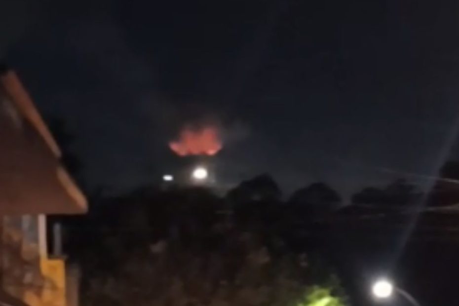 Unidade da Gerdau em Divin&oacute;polis, onde moradores relataram estrondos e fuma&ccedil;a escura no alto-forno