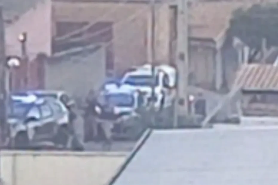 Viaturas das polícias Militar e Civil atendem ocorrência de homicídio em Pitangui