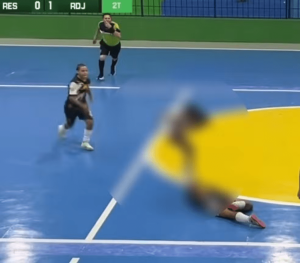 Uma jogadora &eacute; suspensa por cinco anos ap&oacute;s agredir duas advers&aacute;rias durante uma partida v&aacute;lida pelo Campeonato Municipal de Futsal Feminino de Eus&eacute;bio, no Cear&aacute;.