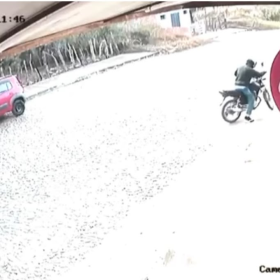Honda CG 150 Fan preta furtada no bairro São Simão, em Divinópolis