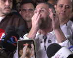 Cleitinho durante discurso em que criticou adversários e falou sobre o IPVA