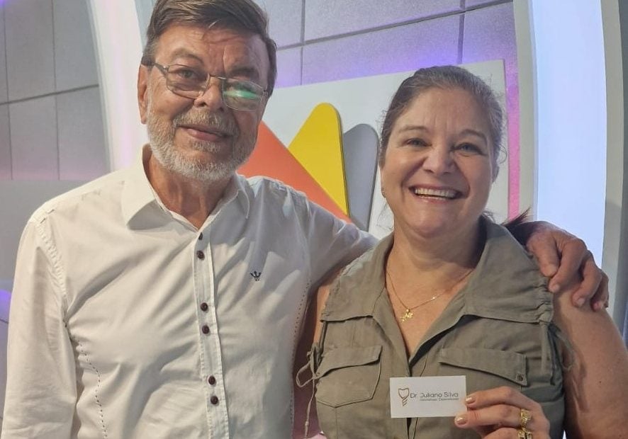 A ouvinte Rose retirou seu prêmio do Bolão no Programa…