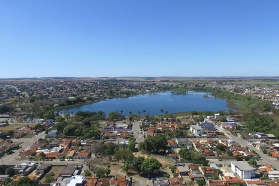 Lagoa da Prata abre concurso com 105 vagas e salários de até R$ 21 mil