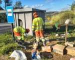 Lixo acumulado às margens da rodovia MG-050, descarte irregular monitorado pela Via Nascentes