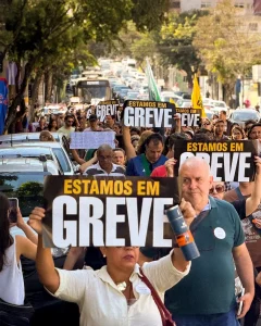 A greve continua em Divinópolis com nova manifestação