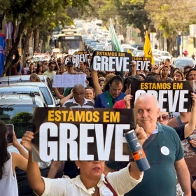 A greve continua em Divinópolis com nova manifestação