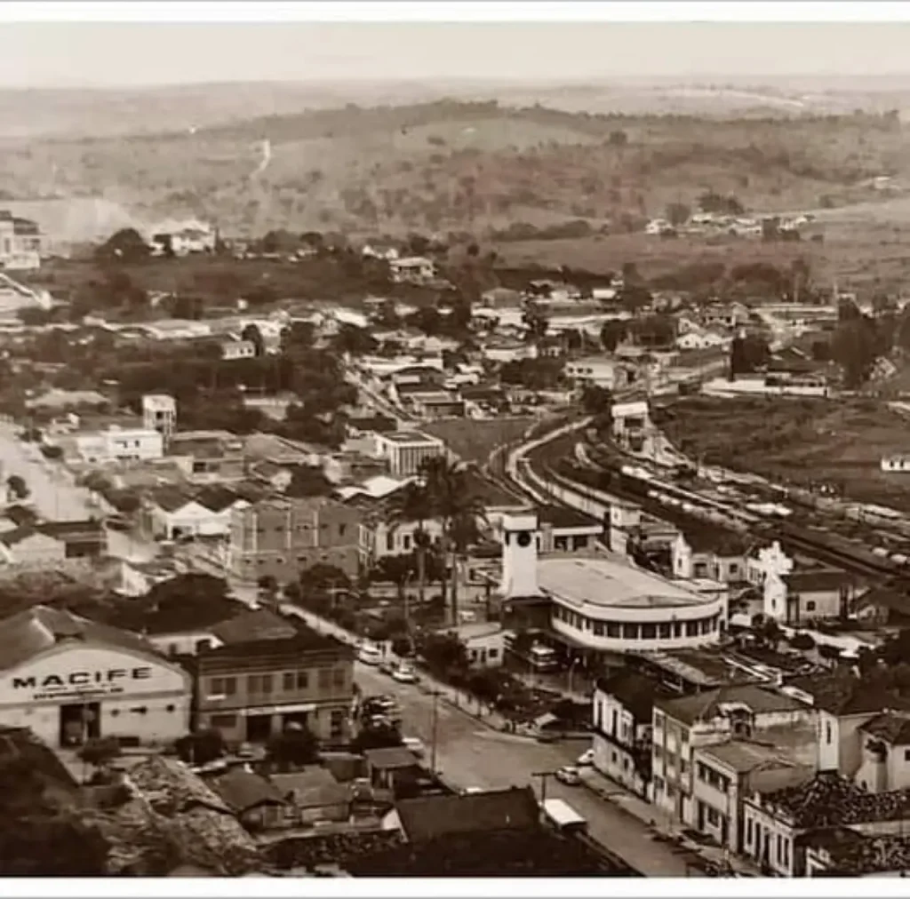 Antiga f&aacute;brica de torrefa&ccedil;&atilde;o onde o cheiro do Caf&eacute; Divin&oacute;polis se espalhava na Rua Oeste de Minas