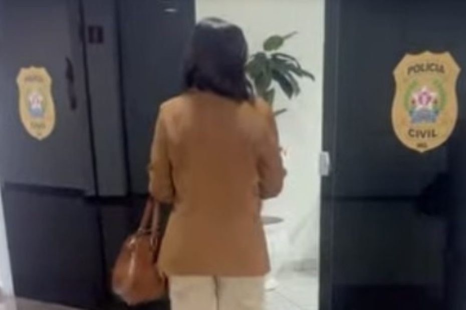 Prefeita Janete Aparecida no 7º Departamento da Polícia Civil de Divinópolis registrando boletim de ocorrência