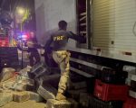 Caminhão apreendido pela PRF com mais de 3 toneladas de maconha na BR-262, em Bom Despacho