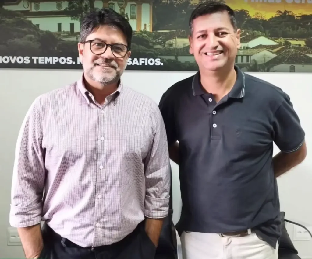 Rodyson do Z&eacute; Milton durante an&uacute;ncio sobre a presid&ecirc;ncia do PV em Divin&oacute;polis