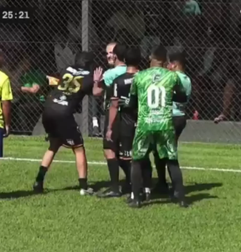 Tentativa de agress&atilde;o contra &aacute;rbitro reacende debate sobre respeito no CSM