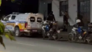 Polícia Militar apreende drogas durante operação contra o tráfico de drogas em Divinópolis.