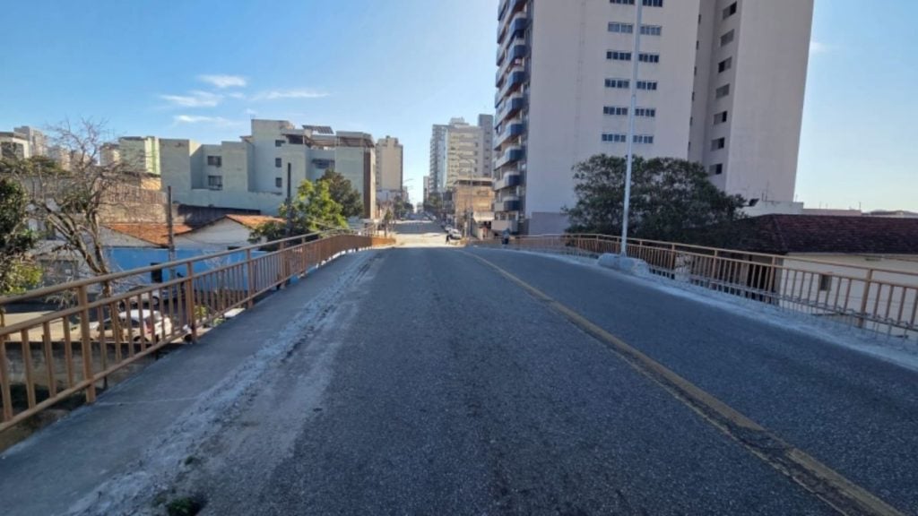 Viaduto do Esplanada em Divin&oacute;polis durante obras de recupera&ccedil;&atilde;o estrutural