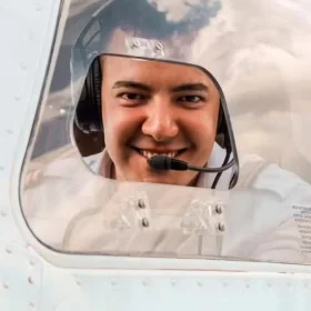 Piloto que sobreviveu à queda de avião em Mateus Leme recebe alta médica