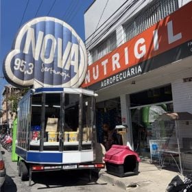 Estúdio Móvel da Rádio Nova está na Nutrigil Agropecuária com serviços e produtos para pets