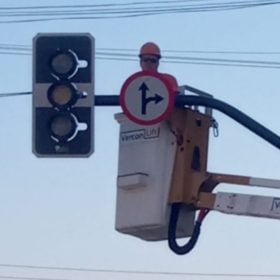 Novo semáforo na Avenida Brigadeiro Cabral em Divinópolis