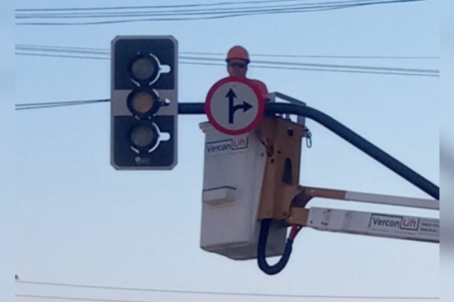 Novo semáforo na Avenida Brigadeiro Cabral em Divinópolis