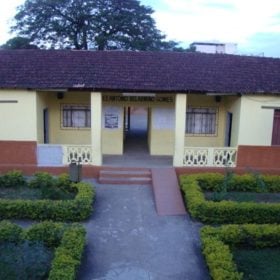 Alunos relatam infestação de pombos na Escola Estadual Antônio Belarmino Gomes, em Ermida, Divinópolis
