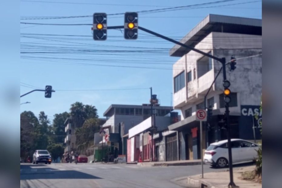 Novo semáforo instalado na Avenida Brigadeiro Cabral em Divinópolis