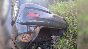 Carro capota e deixa motorista morto na BR-352 em Martinho Campos