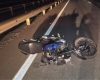 Motocicleta bate em placa de sinalização na BR-262 em São Gonçalo do Pará