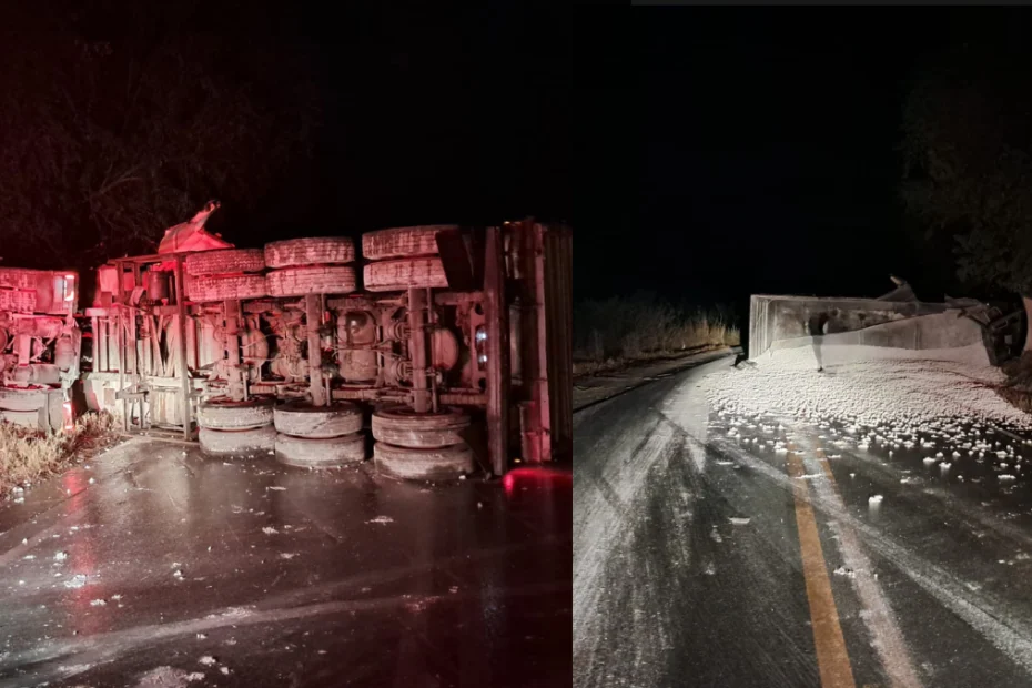 Carreta tomba após colisão com rodotrem na BR-354, em Formiga.