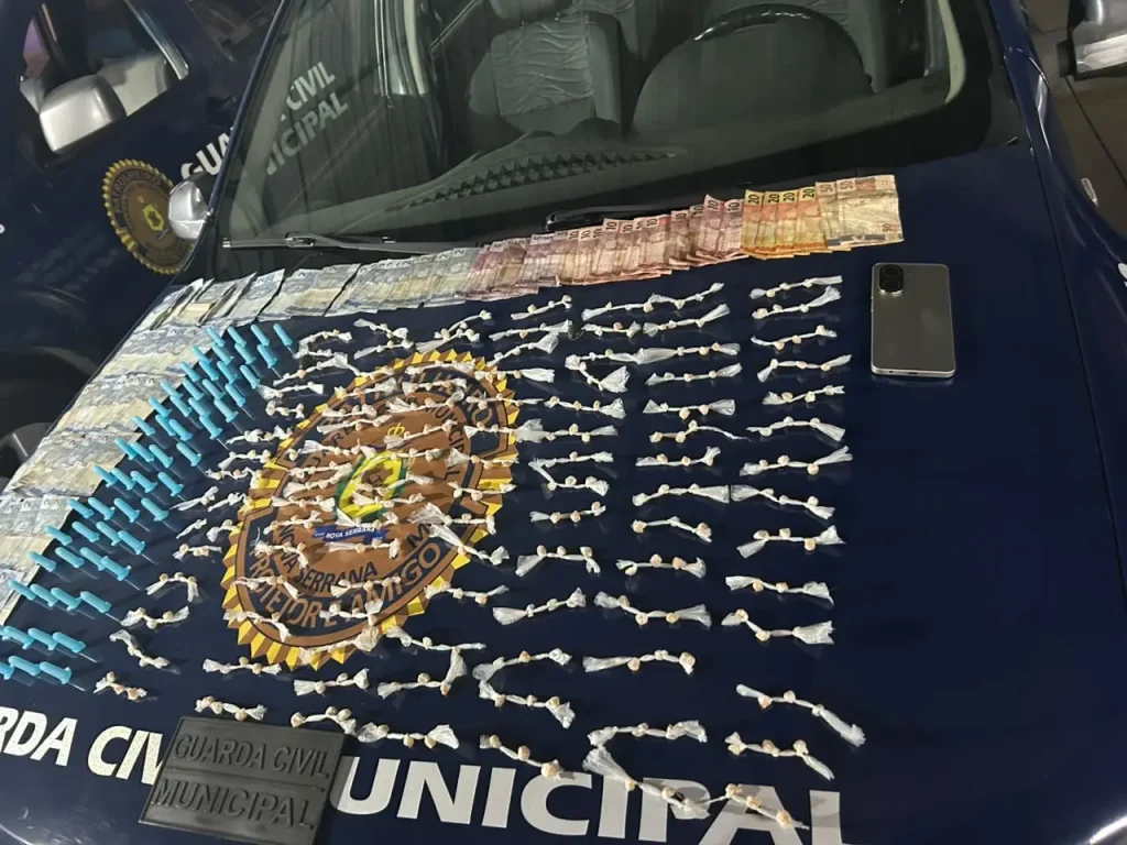 Guarda Municipal apreende mais de 350 por&ccedil;&otilde;es de drogas durante ocorr&ecirc;ncia em Nova Serrana