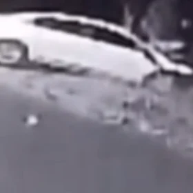Carro bate contra árvore e deixa jovem morto e quatro feridos em Itaúna.