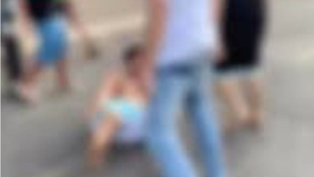 Adolescente com paralisia cerebral &eacute; agredido na porta de escola em Ita&uacute;na