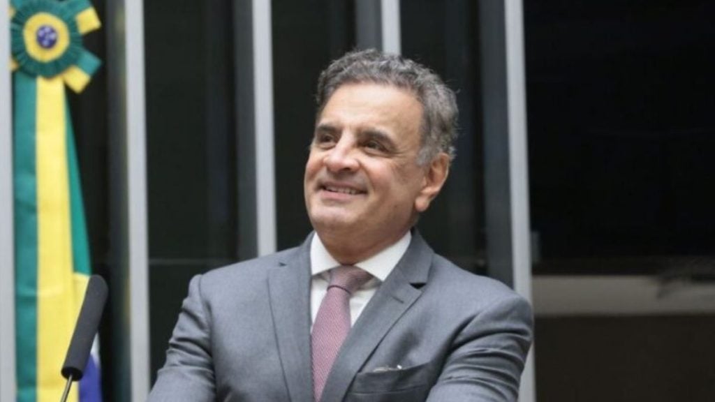 Aécio Neves anuncia candidatura ao Senado após dizer que não disputaria nenhum cargo