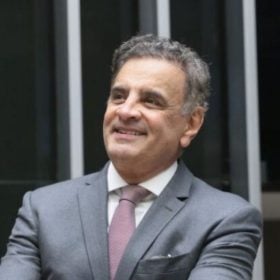 Aécio Neves anuncia candidatura ao Senado após dizer que não disputaria nenhum cargo