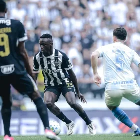 Atlético domina o Grêmio e vence por 3 a 0 no Brasileirão