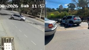 Câmera flagra acidente entre carro e moto na av. Autorama, em Divinópolis