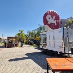 Estúdio Móvel da Rádio 94 está no Divino Beer Festival com muita música, cerveja e gastronomia