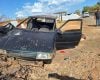 Carro sai da pista e bate em barranco na BR-352 em Pitangui