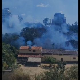 Fuma&ccedil;a toma conta da regi&atilde;o do Sidil e Mato Alto, em Divin&oacute;polis
