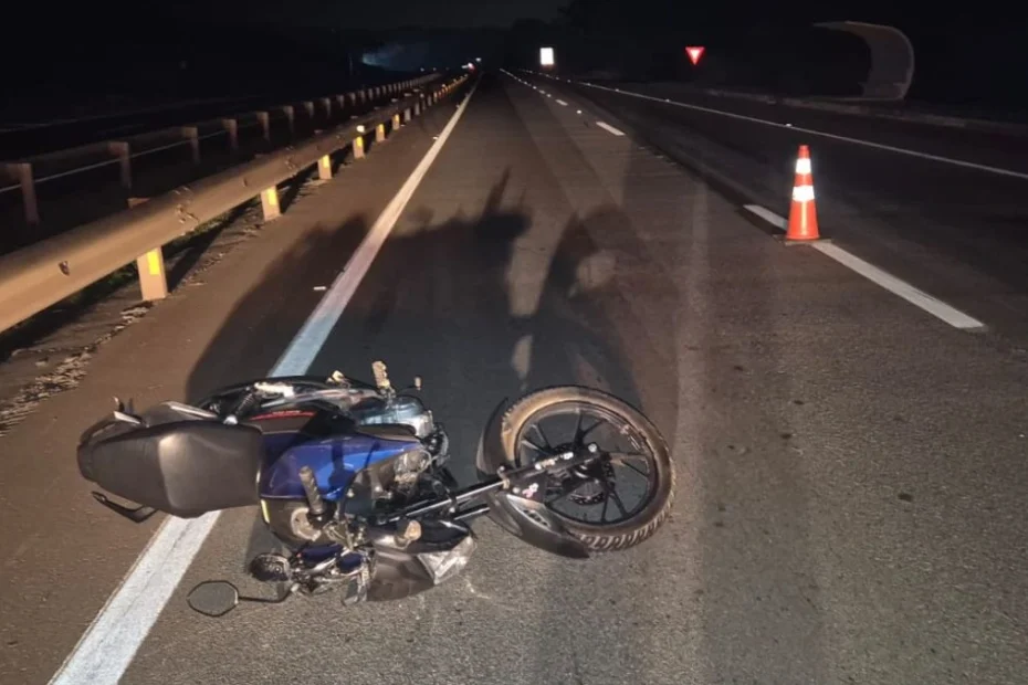 Acidente com motocicleta deixa uma pessoa morta e outra gravemente ferida na BR-262 em São Gonçalo do Pará