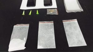 Dupla é presa por tráfico de drogas no Centro de Carmo do Cajuru