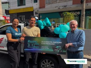 Sicoob Divicred realiza entrega de Moto CG 160 para cooperado de Carmo do Cajuru